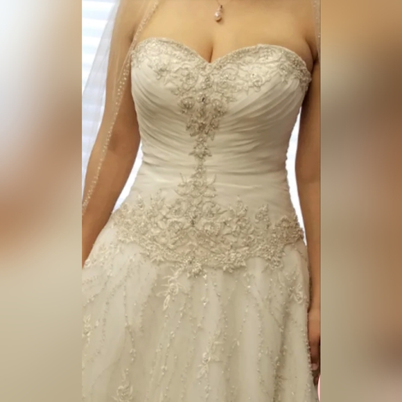 Allure Signature, Classice Ivory, Wedding Gown, Size 18, Swarovski Crystals - Picture 2 of 16